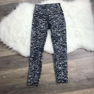 Lululemon black white marble running leggings 4